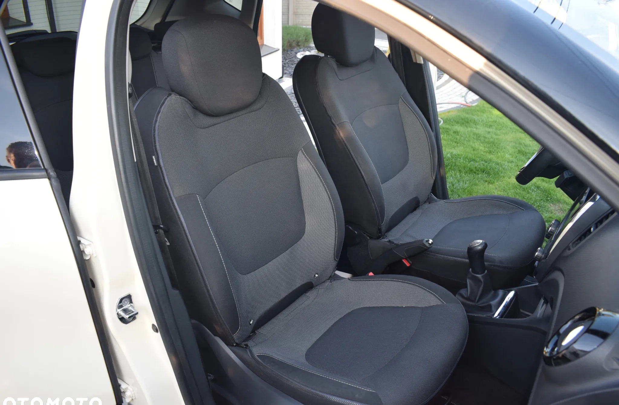 Renault Captur cena 32900 przebieg: 122000, rok produkcji 2014 z Frampol małe 121